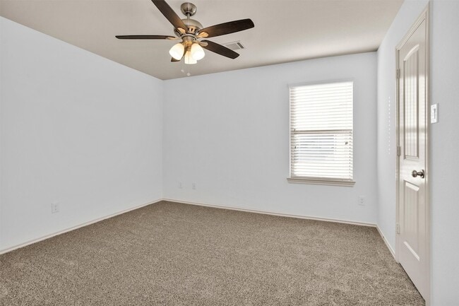 Building Photo - 2730 Donellan Dr