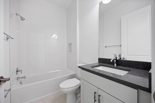 Building Photo - 15144 Wildwood Cir