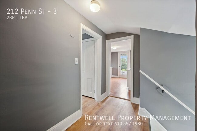 Building Photo - 2 Bedroom - 1 Bath Apartment located Ridle...