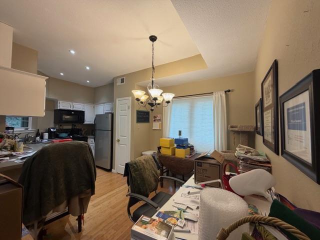 Building Photo - 3809 Spicewood Springs Rd