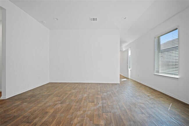 Building Photo - 14634 Cyn Pnes Ln