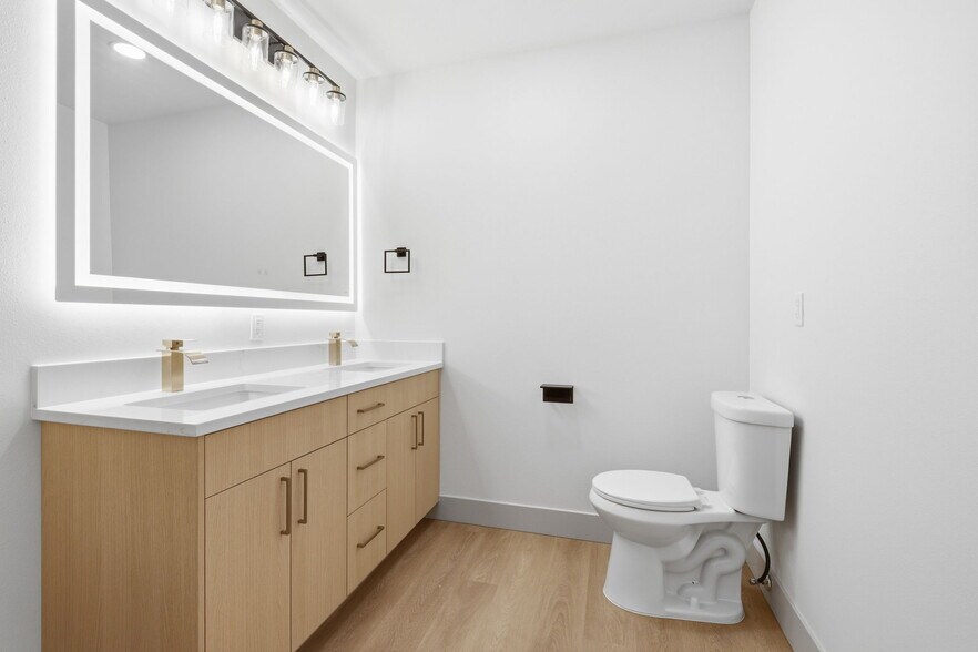 Building Photo - 437 NE Fargo St