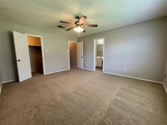 Building Photo - 1008 Aransas Cove