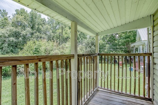 Building Photo - 115 4th St