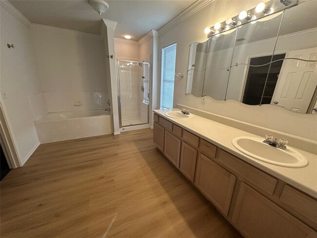 Building Photo - 2036 Kaiser Dr