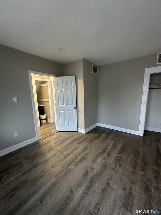 Building Photo - 179 Orland St