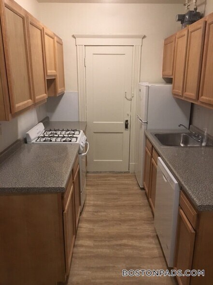 Building Photo - 235 Park Dr