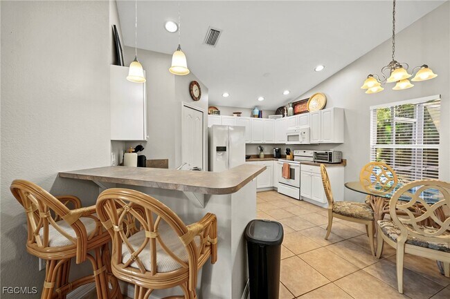 Building Photo - 1831 SE Van Loon Terrace