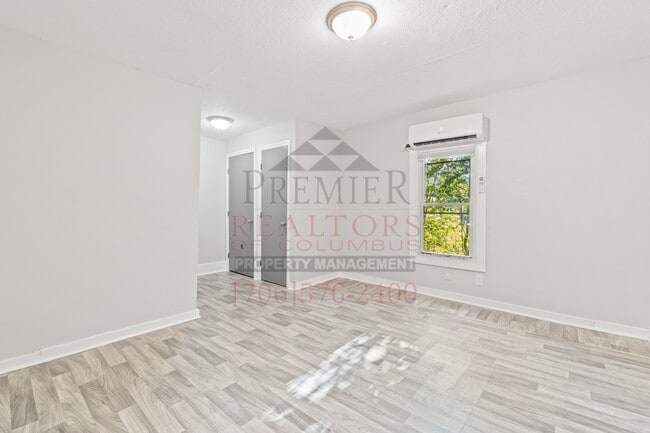 Building Photo - 608 32nd St