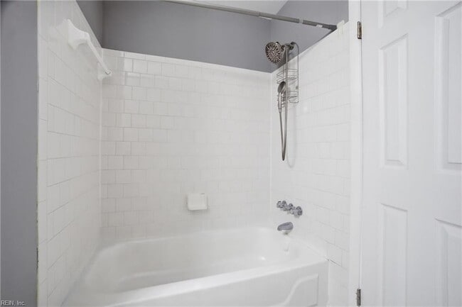 Building Photo - 710 Waters Dr