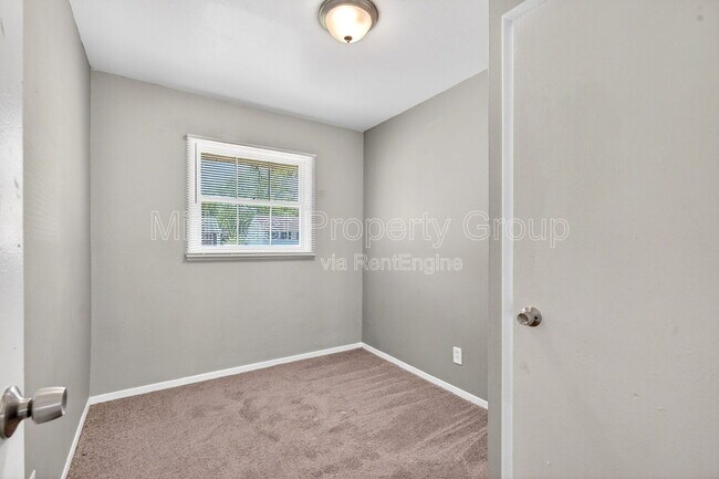 Building Photo - 409 Shepley Dr