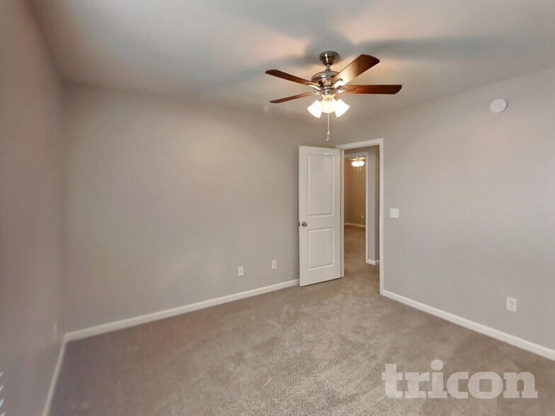 Building Photo - 113 Driftwood Ave