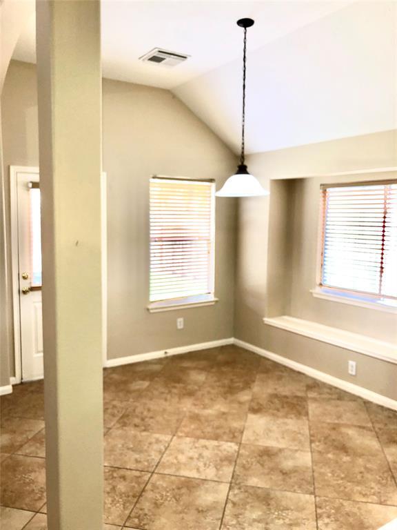 Building Photo - 5402 Silver Oak Dr