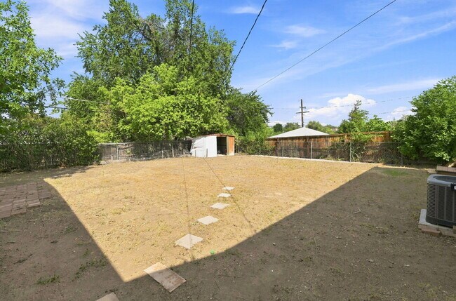 Building Photo - $2,590.95 with $300 Off The First Month's Rent, 4 Beds - 2 Bath, Single Family Home in Denver wit...