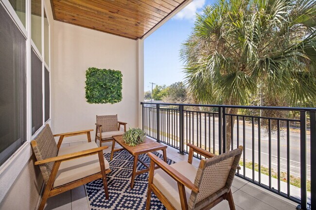 Primary Photo - Beautiful Townhouse in Seminole Heights