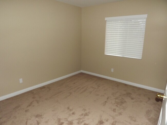 Building Photo - WONDERFUL 2 STORY HOME IN THE HEART OF GREEN VALLEY 3 BED 2.5 BATH BEAUTIFULLY LANDSCAPED!