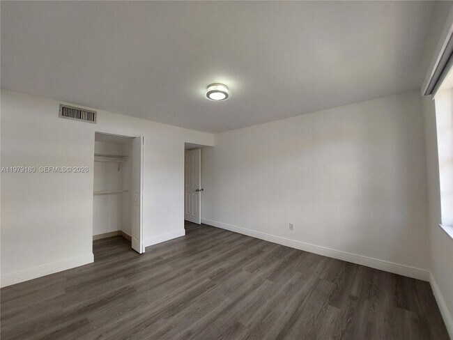 Building Photo - 4410 NW 79th Ave