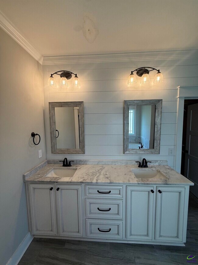 Building Photo - 221 Perth Ct