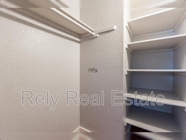 Building Photo - 12740 W Amy Dr