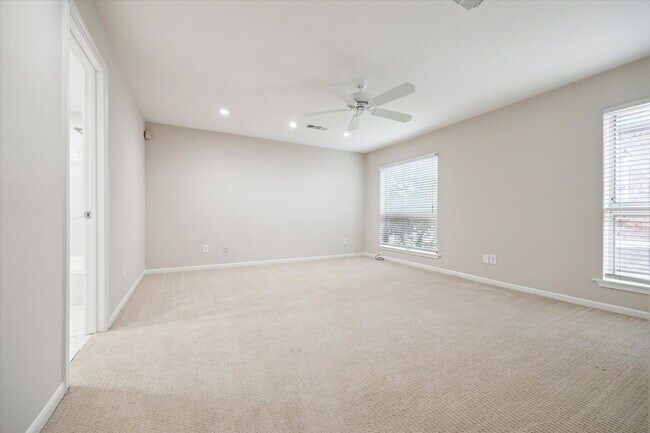 Building Photo - 15 Rutgers Pl