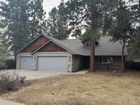 Building Photo - Family home just across from Pine Ridge el...