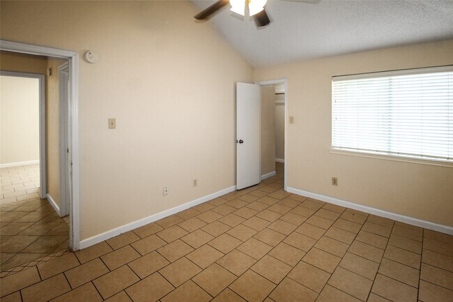 Building Photo - 11614 Gullwood Dr
