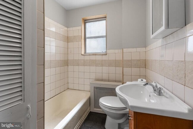 Building Photo - 2341 Watkins St