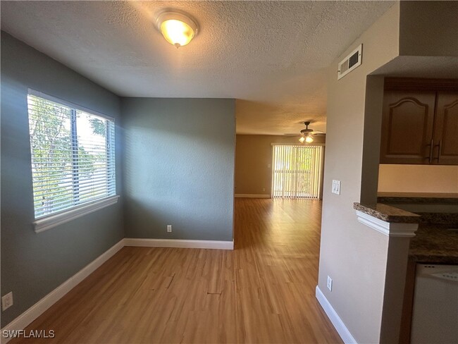 Building Photo - 2835 Winkler Ave
