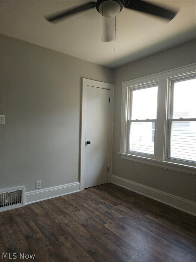 Building Photo - 614 Sanford Ave