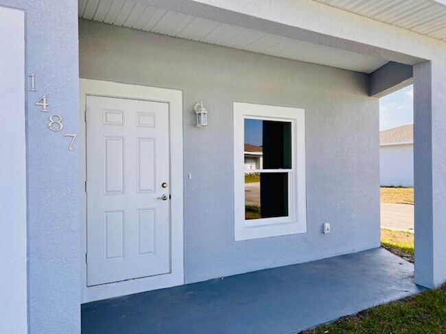 Building Photo - 3BR/2BA 2024 Build w/ Pool + Gated Community in Sebring