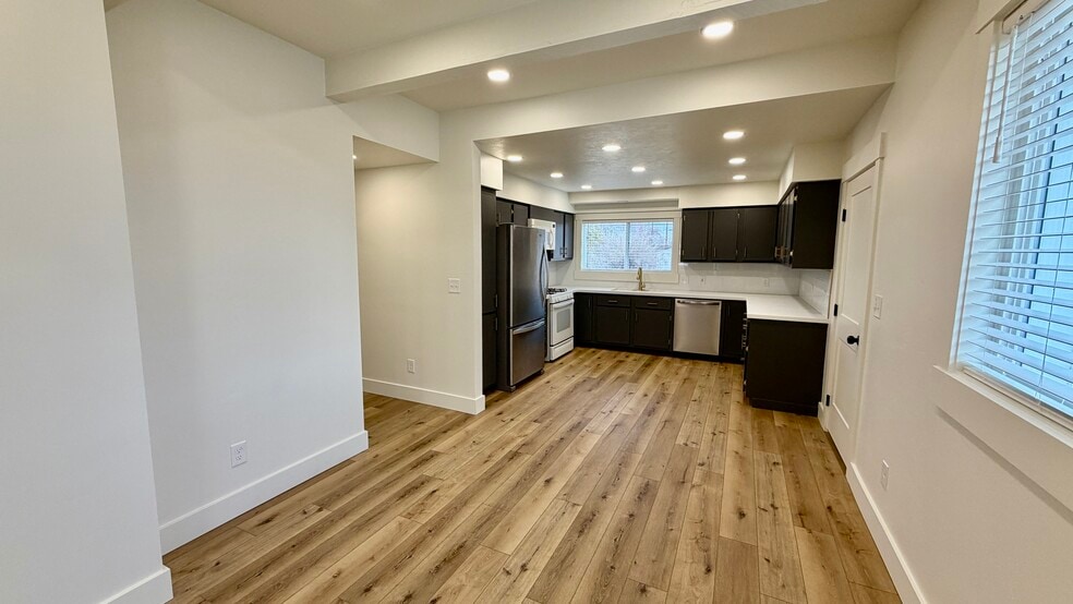 Building Photo - 145 N Byron Ave