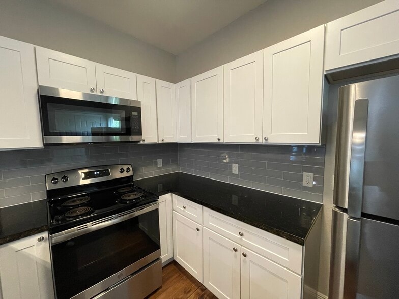 Kitchen - 5011 Mallow St