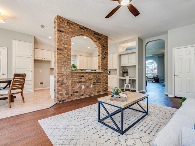 Building Photo - 1104 Quail Ln