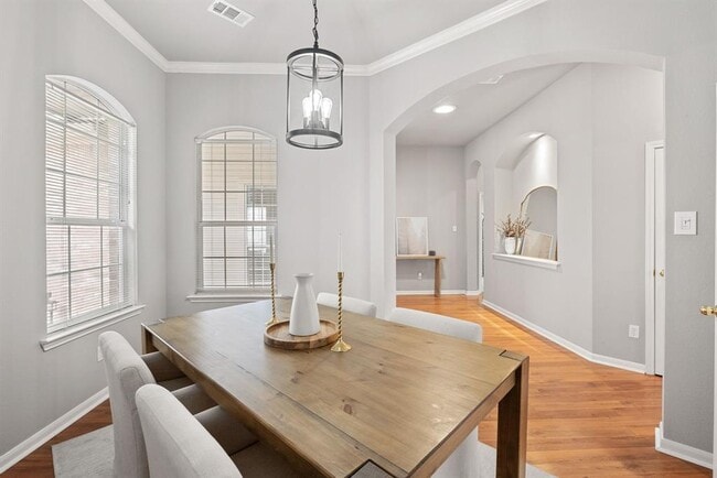 Building Photo - 9305 Donner Ln