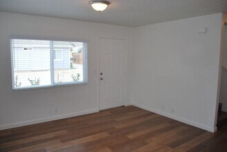 Building Photo - 822