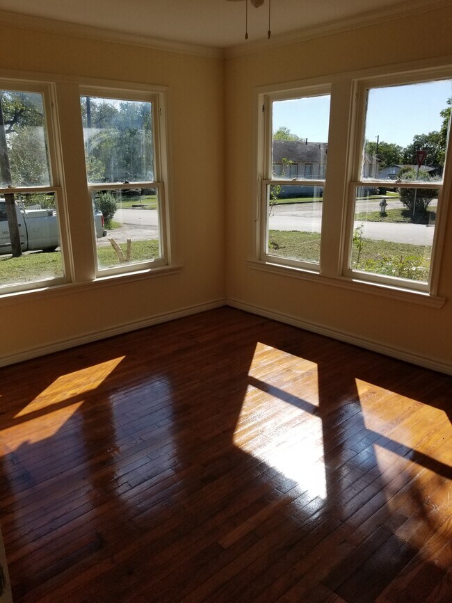 Building Photo - 602 Vernon St