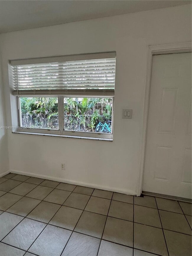 Building Photo - 212 NE 41st St