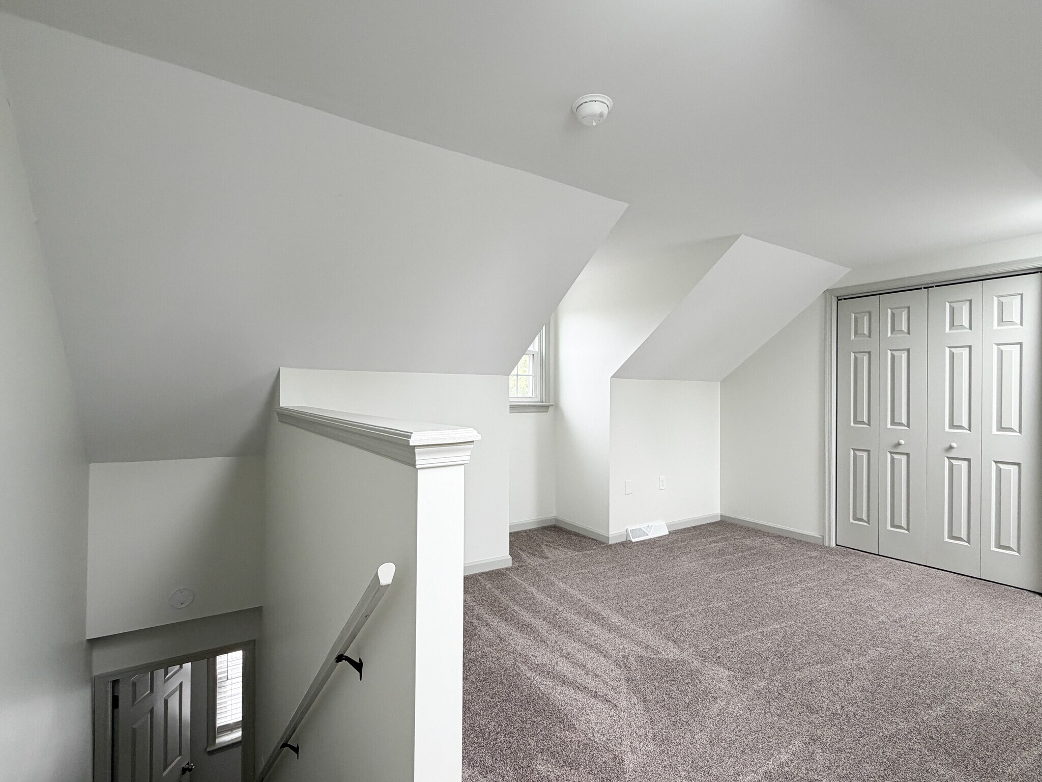 Building Photo - 425 Deerfield Dr