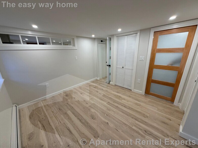 Building Photo - 261 Mt Auburn St