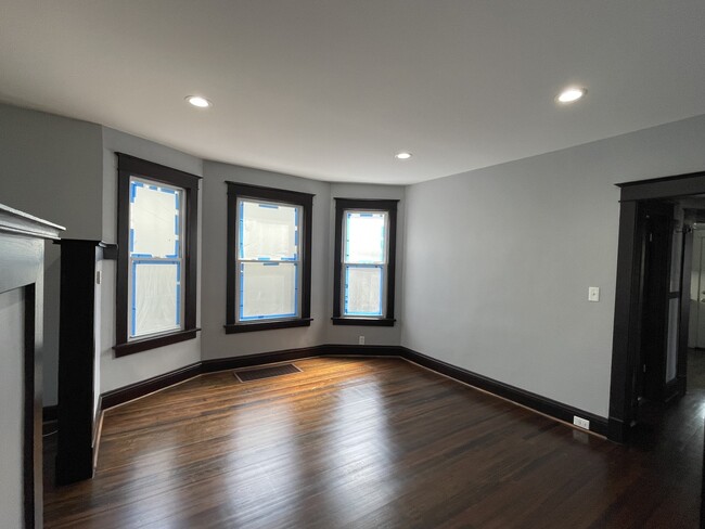 Building Photo - 710 N Poplar St