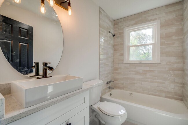 Building Photo - Great Belair Rental
