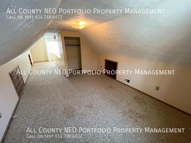 Building Photo - 3393 Homecroft Dr