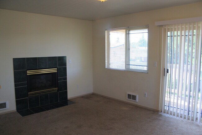 Building Photo - 503 River Ave