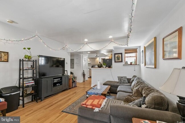 Building Photo - 615 S 11th St