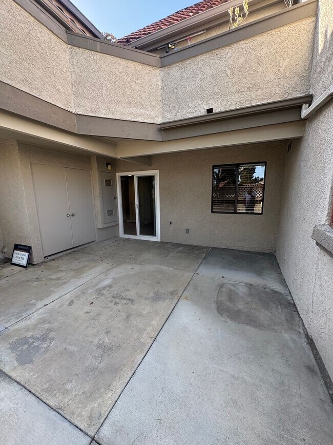 Building Photo - 25941 Montemar