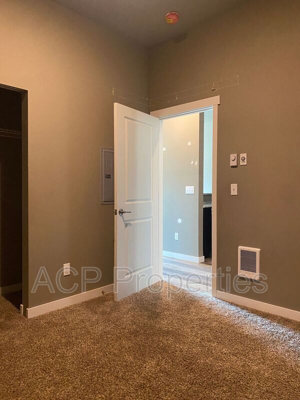 Building Photo - 2524 Meridian St
