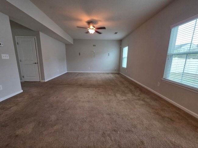 Building Photo - Charming 4 Bed • 2½ Bath Home in The Farm ...