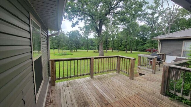 Building Photo - 3/1 Apartment in Batesville • Water Included • Commutable