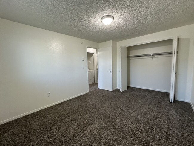 Building Photo - L994