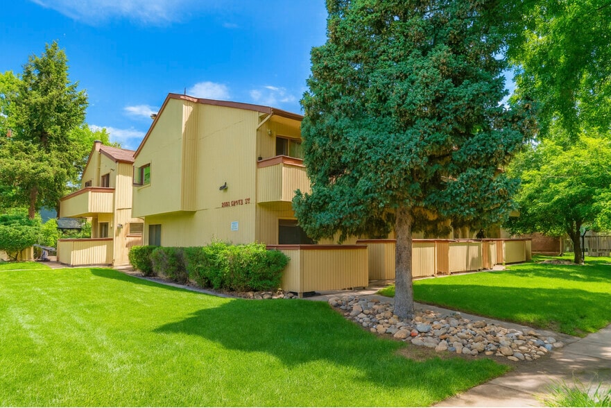 Primary Photo - Grove Street Apartments